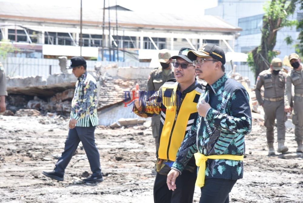 Bupati Sidoarjo Ahmad Muhdlor Ali meninjau pembangunan jalan layang aloha