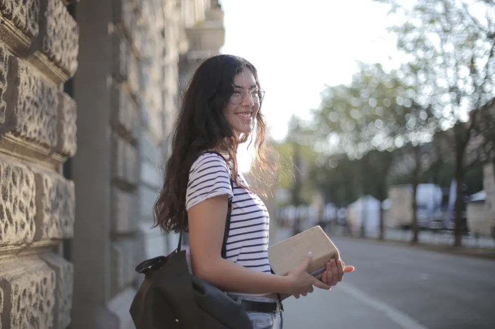 Emotional intelligence atau kecerdasan emosional kerap dikaitkan dengan kesuksesan dan kebahagiaan seseorang dalam karier, hubungan, dan kehidupan.