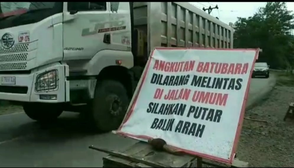 llustrasi Truk Batu Bara masih Melintasi Jalan Publik, Walhi Sumsel Pertanyakan Keseriusan Gubernur