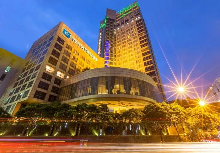 Salah satu hotel di Kota Surabaya. Hotel memberikan pajak yang lebih ke Kota Surabaya