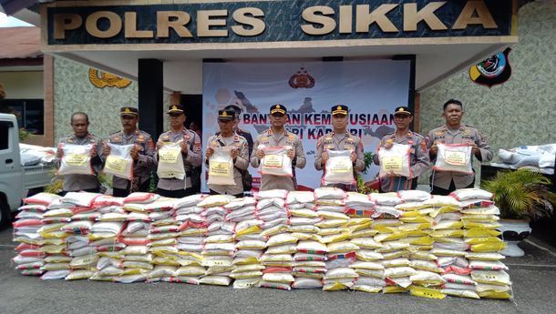 Kapolri Salurkan Bantuan Beras 25 Ton untuk Warga Sikka