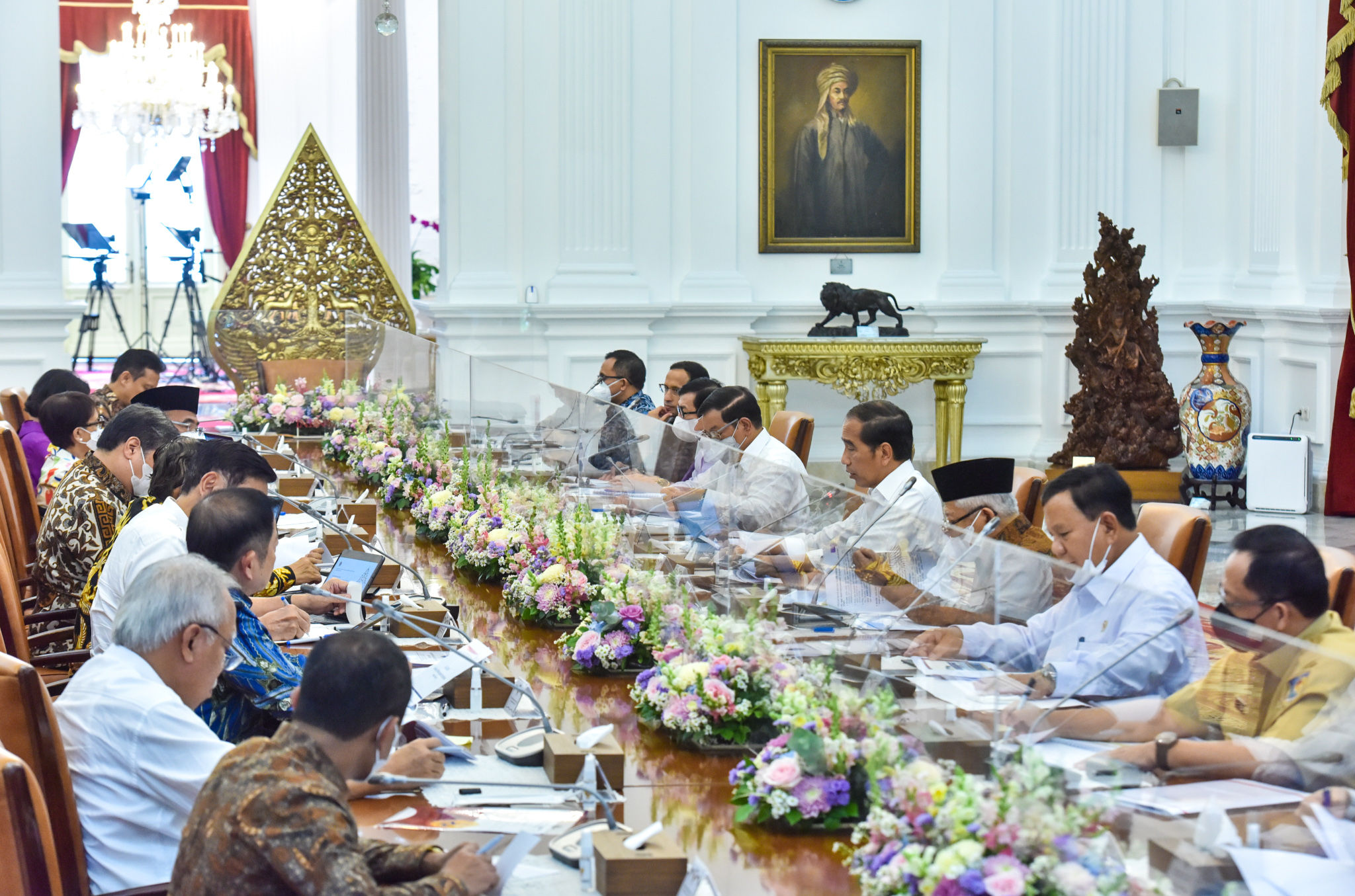 Kepala Bappenas Suharso Monoarfa menyebut untuk lepas dari middle income trap, pertumbuhan ekonomi Indonesia harus 6 persen pertahun (foto : Setkab)