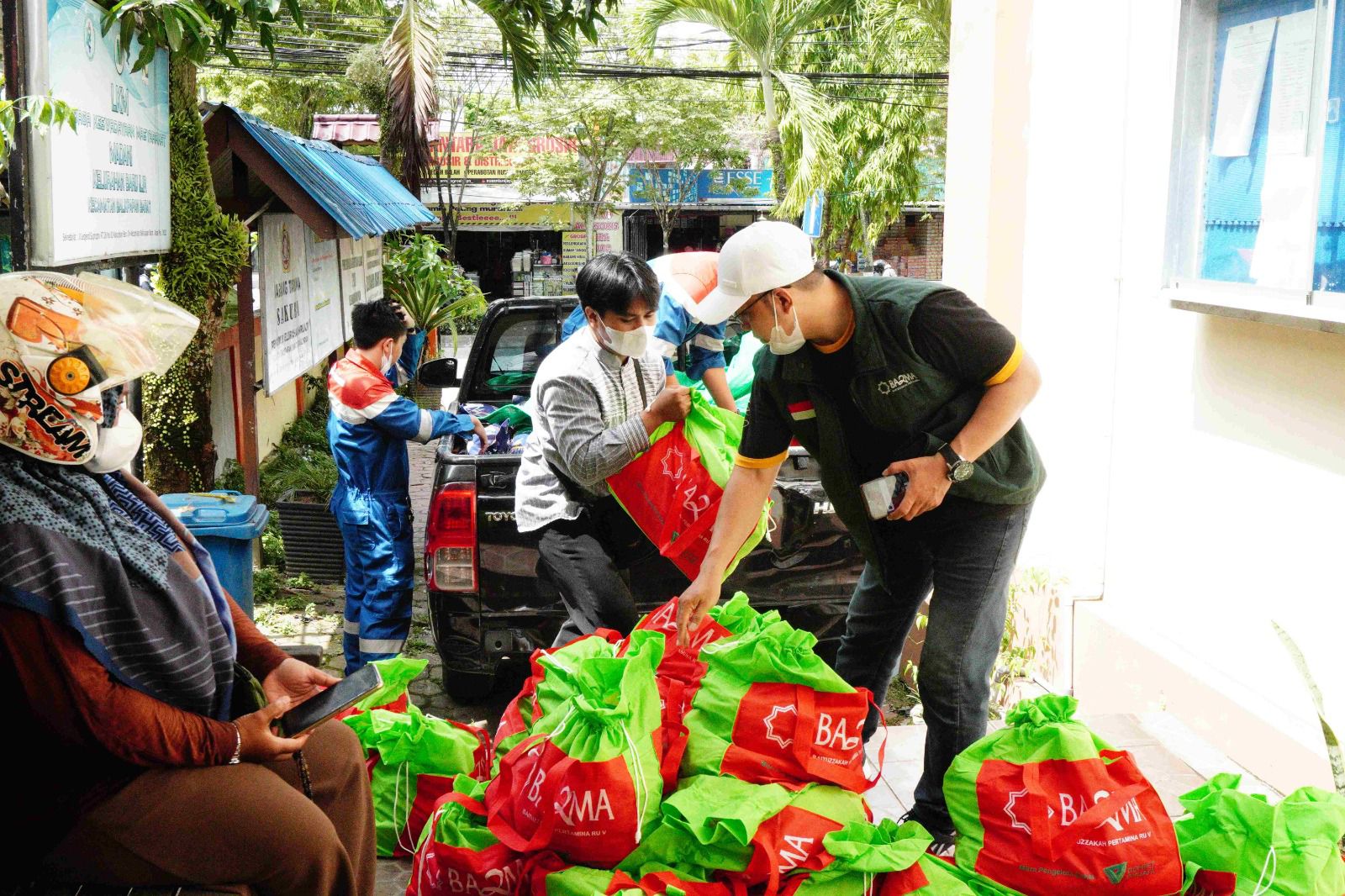 Kilang Pertamina Balikpapan Tebar 400 Paket Sembako Ramadan di 11 Kelurahan  