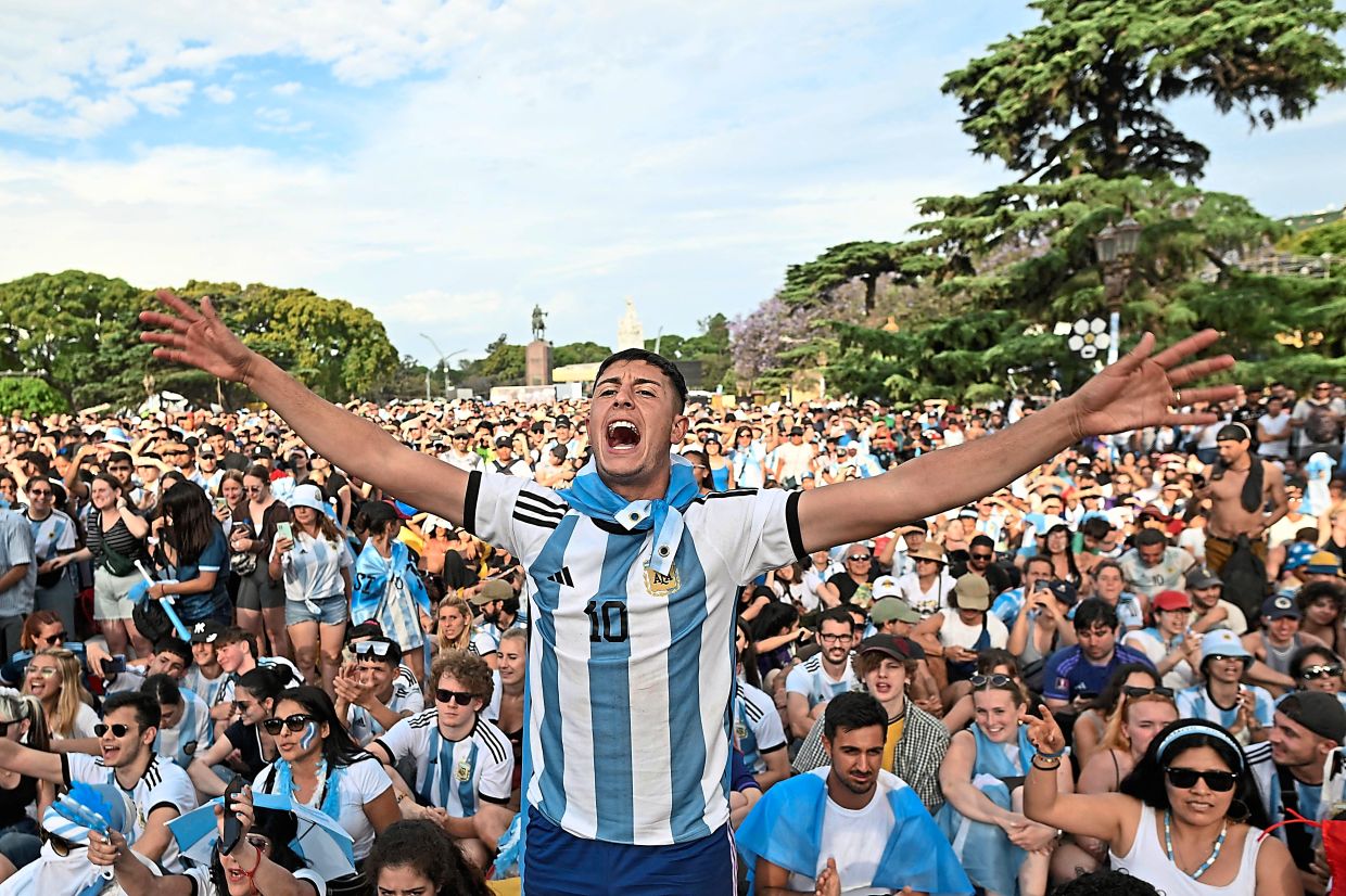 Fans Argentina merayakan gelar juara timnasnya di Piala Dunia 2022 Qatar beberapa waktu lalu.