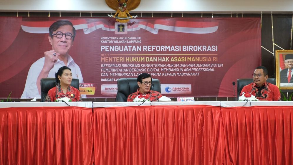 Menteri Hukum dan Hak Asasi Manusia Republik Indonesia Prof. Yasonna H Laoly melaksanakan kunjungan kerja Dalam Rangka Penguatan Reformasi Birokrasi pada Jajaran Kantor Wilayah Kemenkumham Lampung.