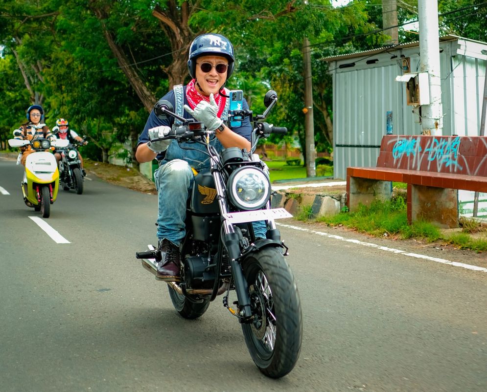 Momen keseruan riding Rainbow Moto Builder dengan POCO.jpg