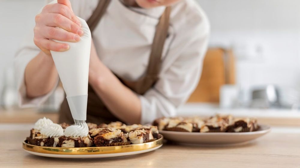 5 Rekomendasi Ide Bisnis Kue Khas Lebaran yang Laris Diburu Pembeli