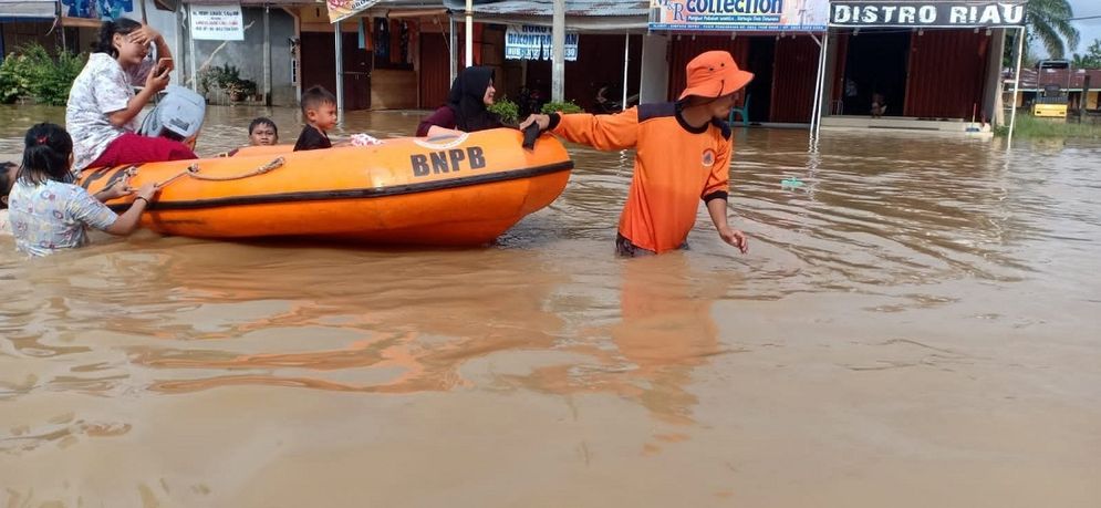 Sungai Rokankanan meluap, BPBD evakuasi warga
