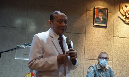 Pengalaman Prof. Paul dalam dunia bedah toraks membuahkan banyak ilmu dan inovasi.jpg