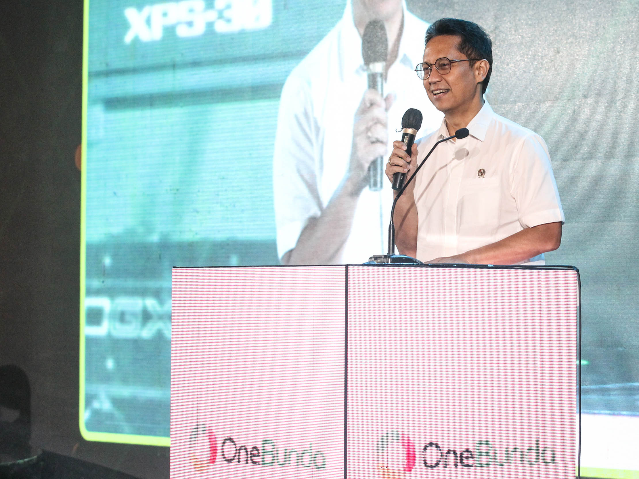 Menteri Kesehatan RI Budi Gunadi Sadikin memberikan sambutan saat meluncurkan platform OneBunda sekaligus peringatan HUT ke 50 BMHS, Jumat 30 Maret 2023. Foto : Panji Asmoro/TrenAsia