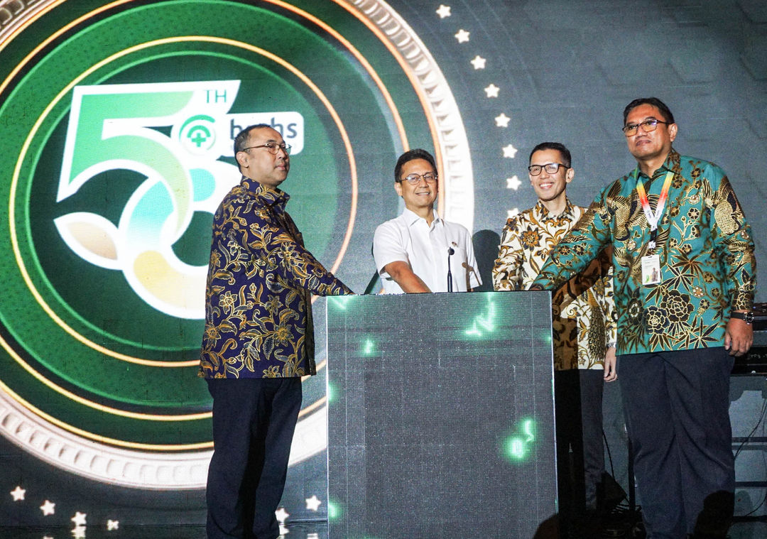 Direktur Utama PT Bundamedik Tbk Mesha Rizal Sini, Menteri Kesehatan RI Budi Gunadi Sadikin, Komisaris Utama PT Bundamedik Tbk dr. Ivan Sini, dan Managing Director PT Bundamedik Tbk Nurhadi Yudiyantho saat meluncurkan platform OneBunda sekaligus peringatan HUT ke 50 BMHS, Jumat 30 Maret 2023. Foto : Panji Asmoro/TrenAsia