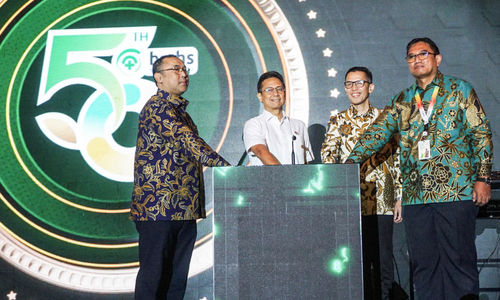 Direktur Utama PT Bundamedik Tbk Mesha Rizal Sini, Menteri Kesehatan RI Budi Gunadi Sadikin, Komisaris Utama PT Bundamedik Tbk dr. Ivan Sini, dan Managing Director PT Bundamedik Tbk Nurhadi Yudiyantho saat meluncurkan platform OneBunda sekaligus peringatan HUT ke 50 BMHS, Jumat 30 Maret 2023. Foto : Panji Asmoro/TrenAsia