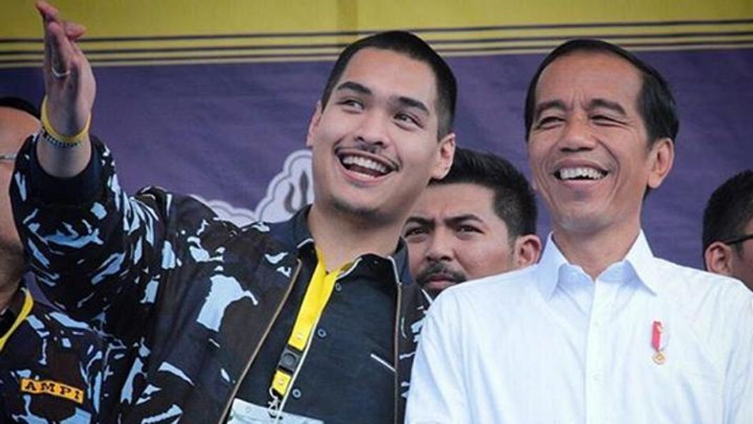 Dito Ariotedjo (kiri) bersama Presiden Joko Widodo di acara AMPI beberapa waktu lalu.