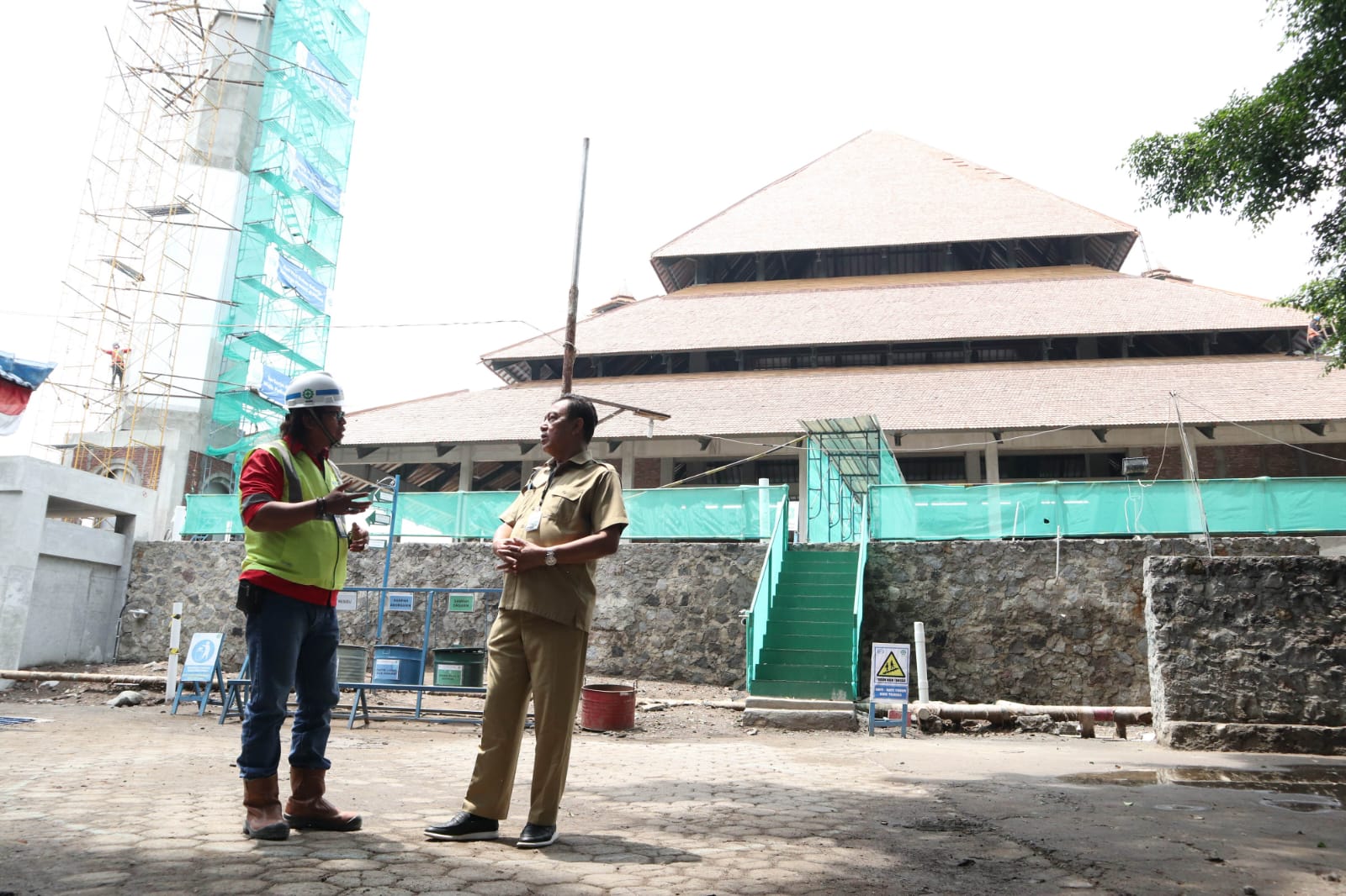 DPRD Solo melakukan sidak ke proyek Masjid Sriwedari tahun 2019 lalu. Hingga kini pembangunan masjid senilai Rp165 miliar itu belum kunjung rampung.