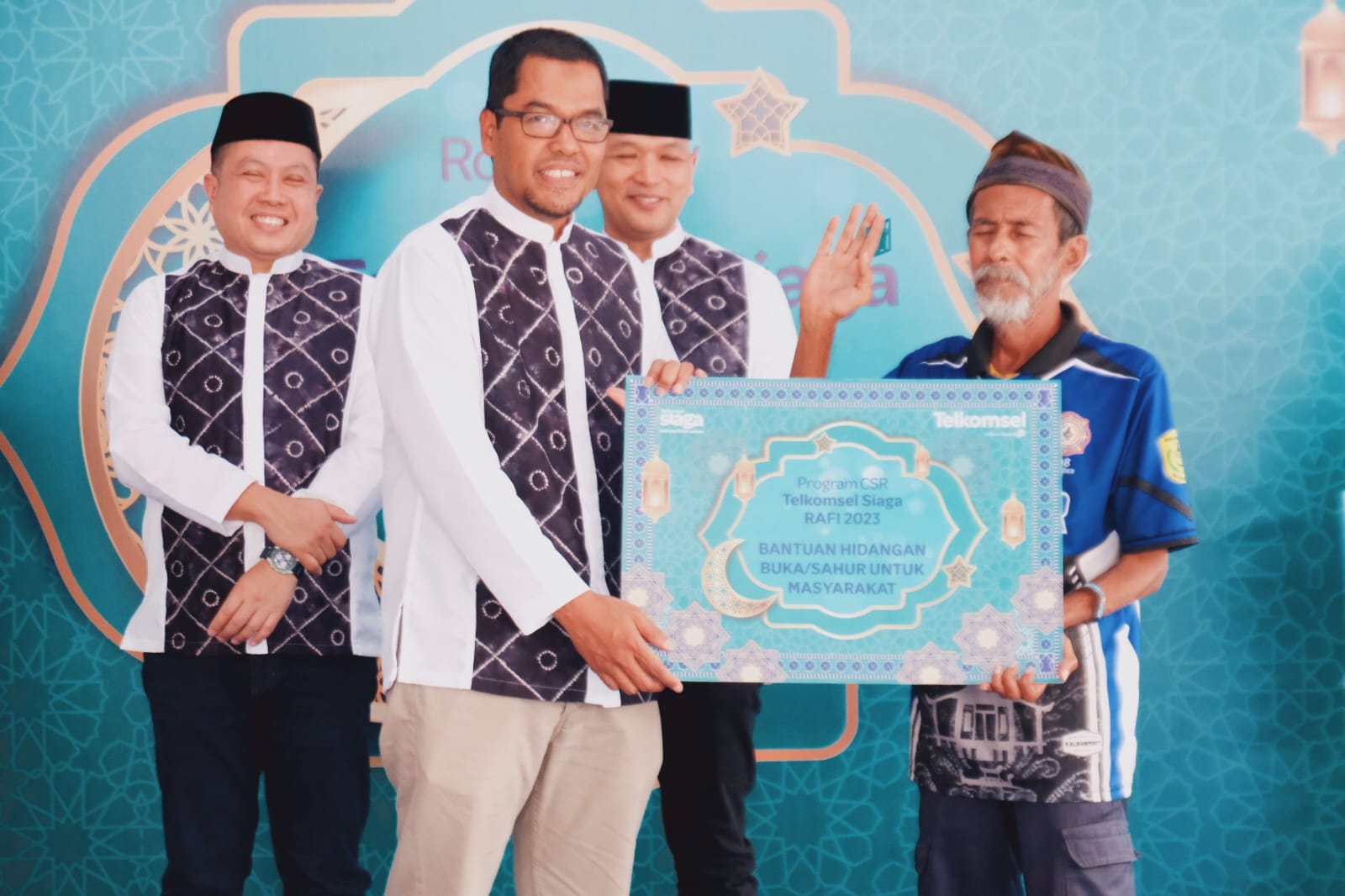 Telkomsel Siaga Berbagi di Banjarmasin #NyalakanKebersamaan di Momen Ramadan dan Idulfitri 1444 H