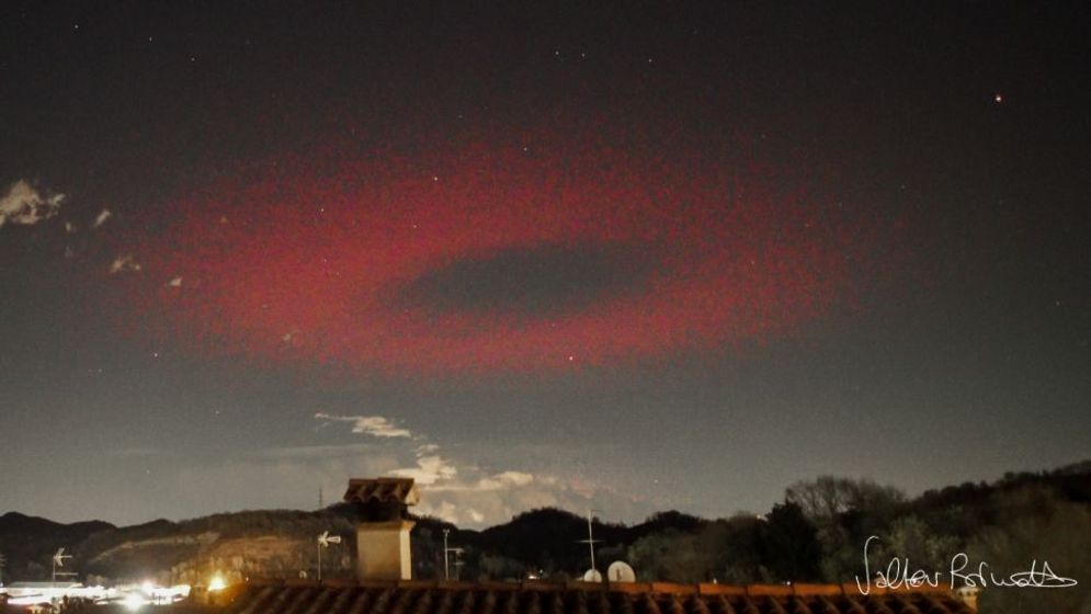 Fenomena Aneh, Muncul Lingkaran Cahaya Besar Mirip UFO di Italia