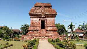 Candi Pari, salah satu candi di Kabupaten Sidoarjo 