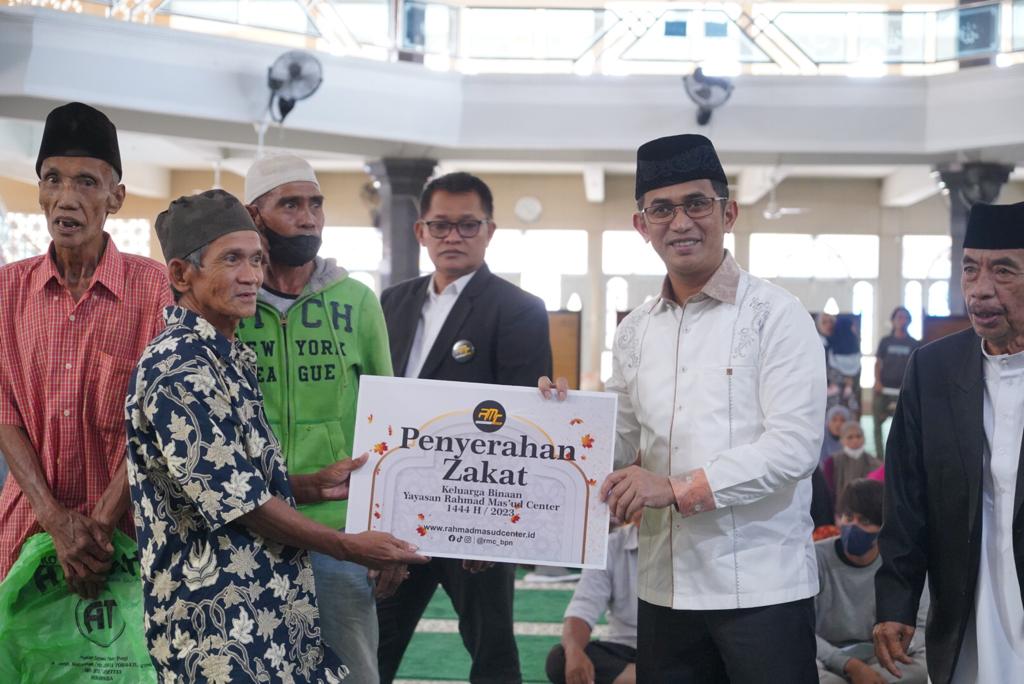 Salurkan Zakat, Rahmad Mas’ud Center Berharap Bermanfaat bagi 35 Ribu Penerima Manfaat