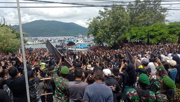 Ribuan Peziarah Meriahkan Prosesi Laut di Larantuka