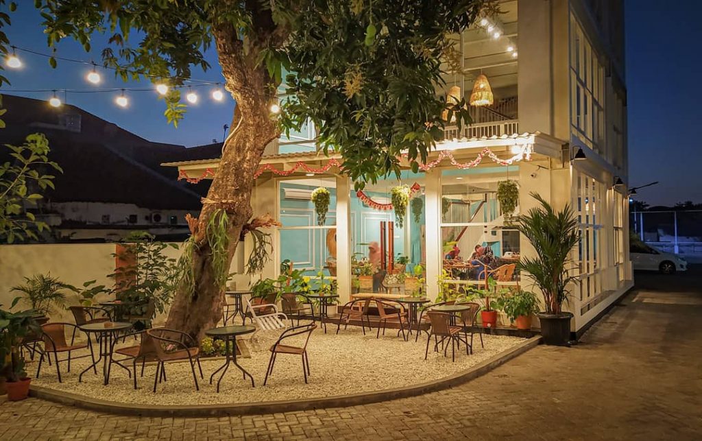 Kafe Rooster yang mempunyai bangunan luas