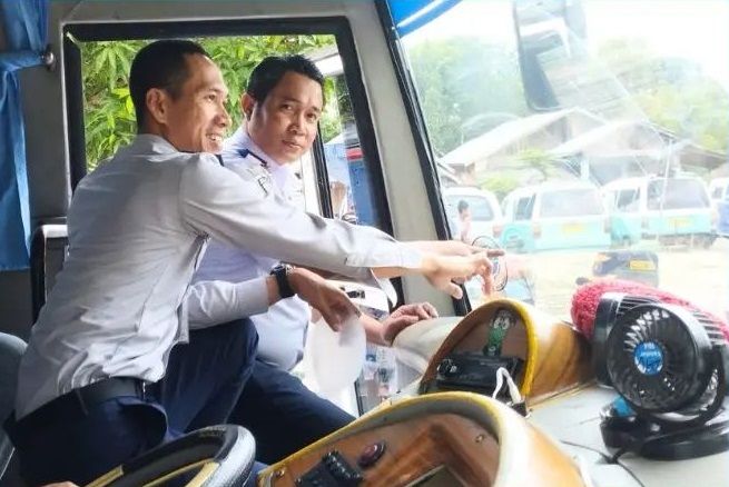 Dishub Kaltim menggelar ramp check, ditemukan 15 bus tidak laik operasi.