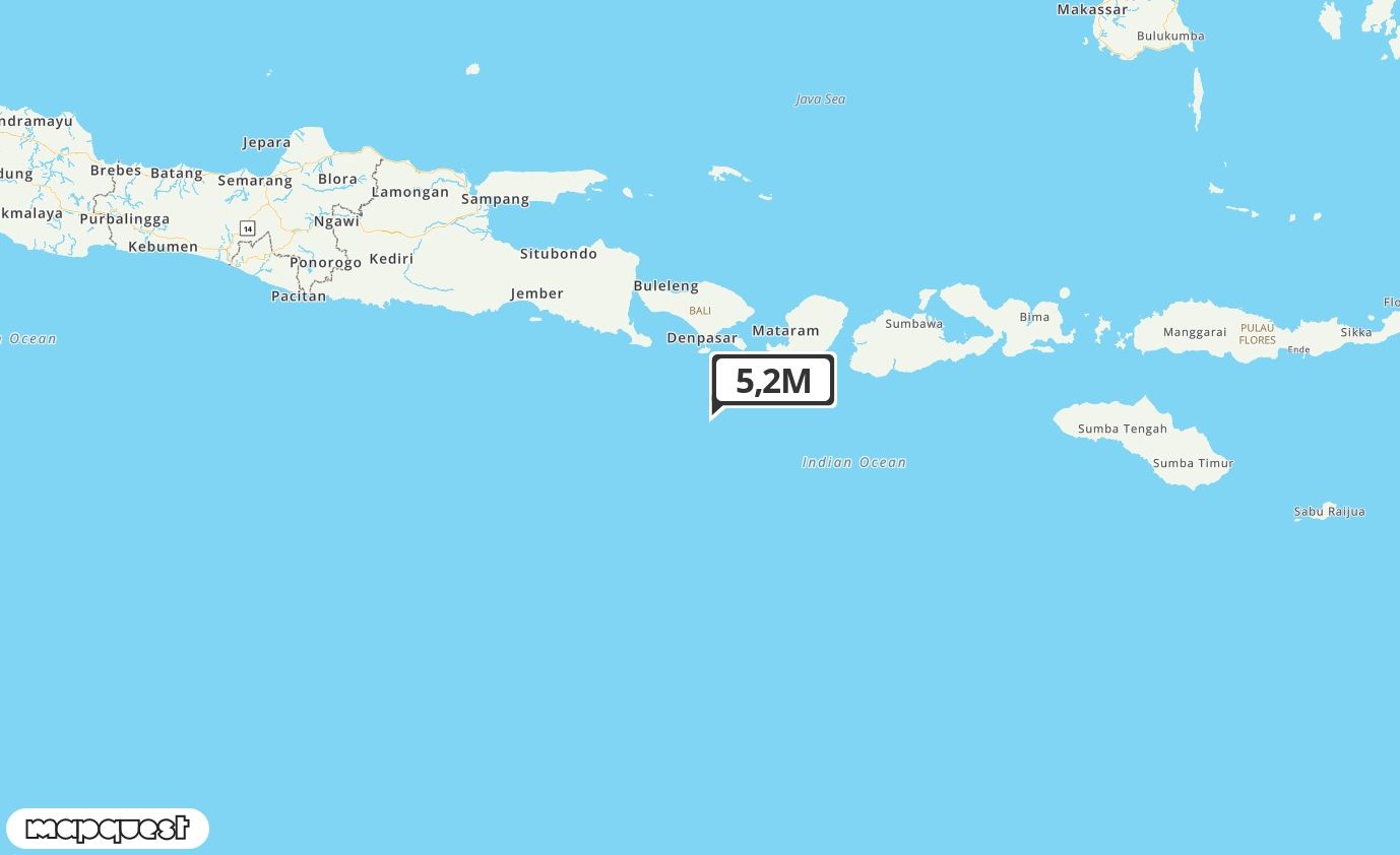 Pusat gempa berada di laut 93 km BaratDaya Kuta Selatan