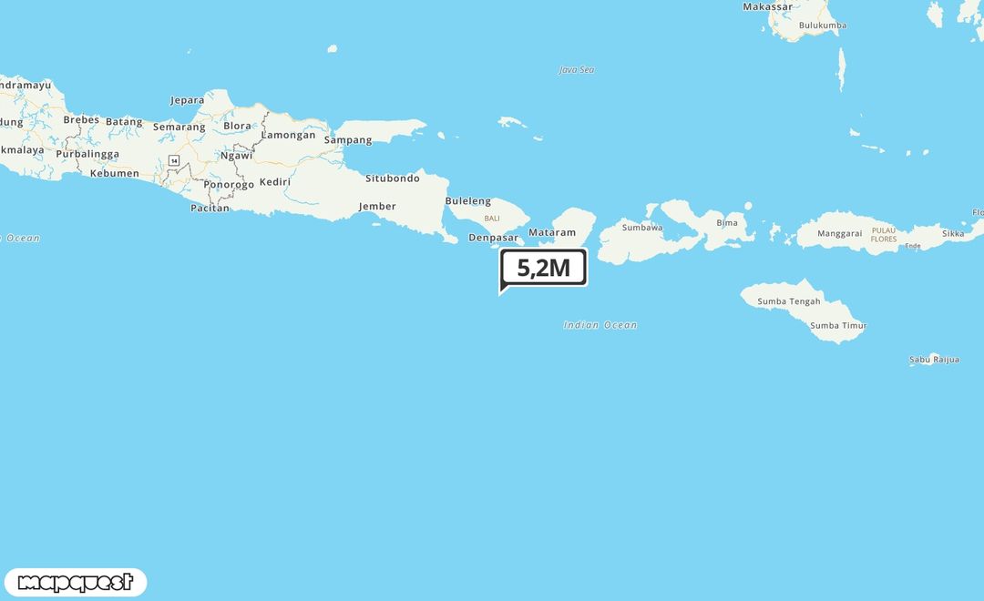 Pusat gempa berada di laut 93 km BaratDaya Kuta Selatan