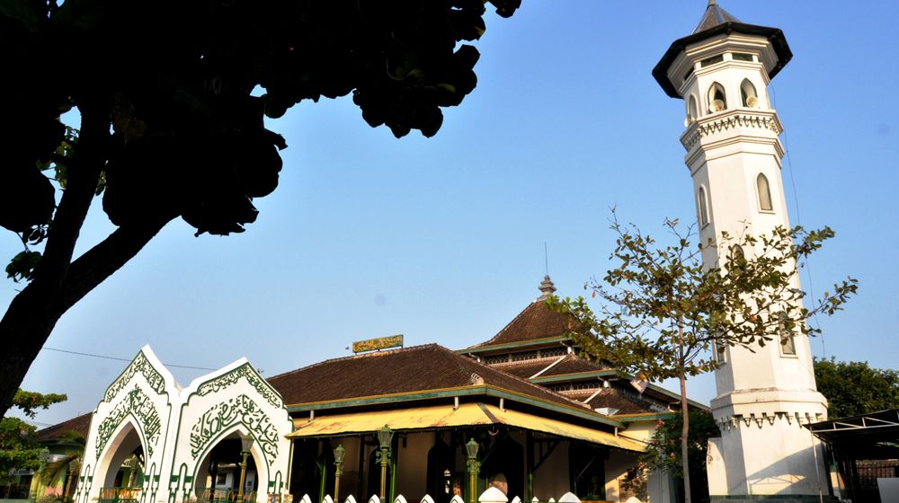 Masjid_Wustho_MN_tampak_tenggara_(DSC_0828).jpg