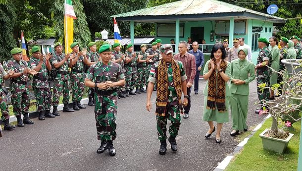 Kunjungi Mahkodim 1603/Sikka, Danrem 161/Wirasakti Bertanya Soal Keterlibatan TNI Dukup Program Pemerintah Sikka