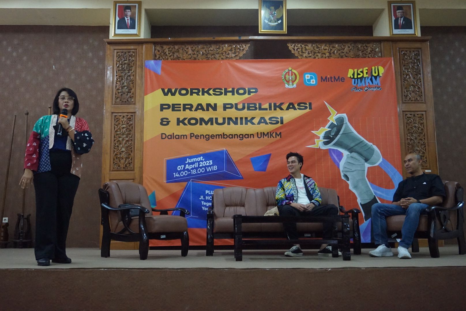 Dinas Koperasi Provinsi Yogyakarta saat memberi sambutan dalam kegiatan Rise Up UMKM x Baim Wong dan Mitme.id