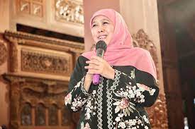 Gubernur Jatim Khofifah Indar Parawansa yang mengingatkan pembayaran THR kepada perusahaan