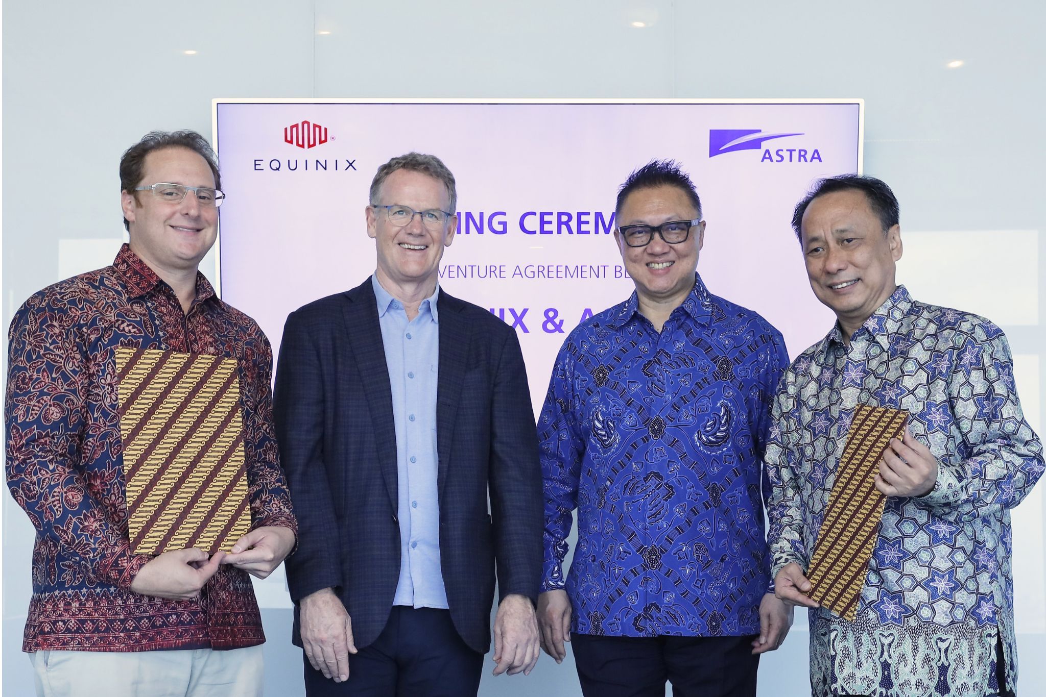  Equinix, perusahaan digital infrastruktur dunia, dan PT Astra International Tbk (ASII) membentuk usaha patungan untuk membangun bisnis data center di Indonesia.