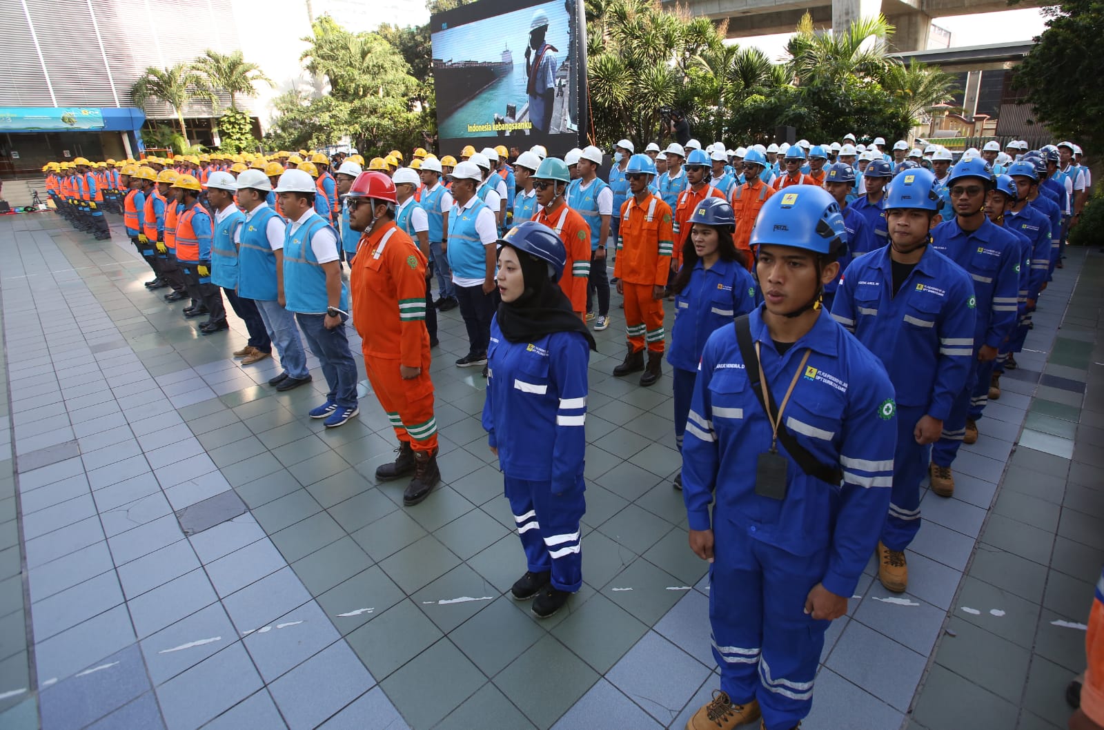 PT PLN (Persero) menyiagakan sekitar 2.300 posko siaga kelistrikan dan 82.690 personel guna menjaga pasokan listrik aman dan andal selama perayaan Hari Raya Idul Fitri 1444 Hijriah