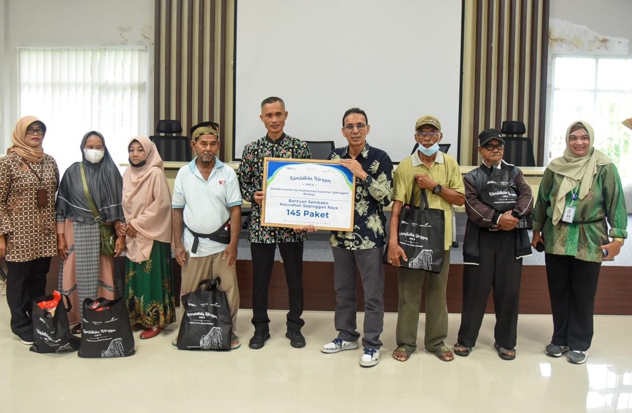 Bantu Sesama, Bandara SAMS Sepinggan Salurkan 394 Paket Sembako