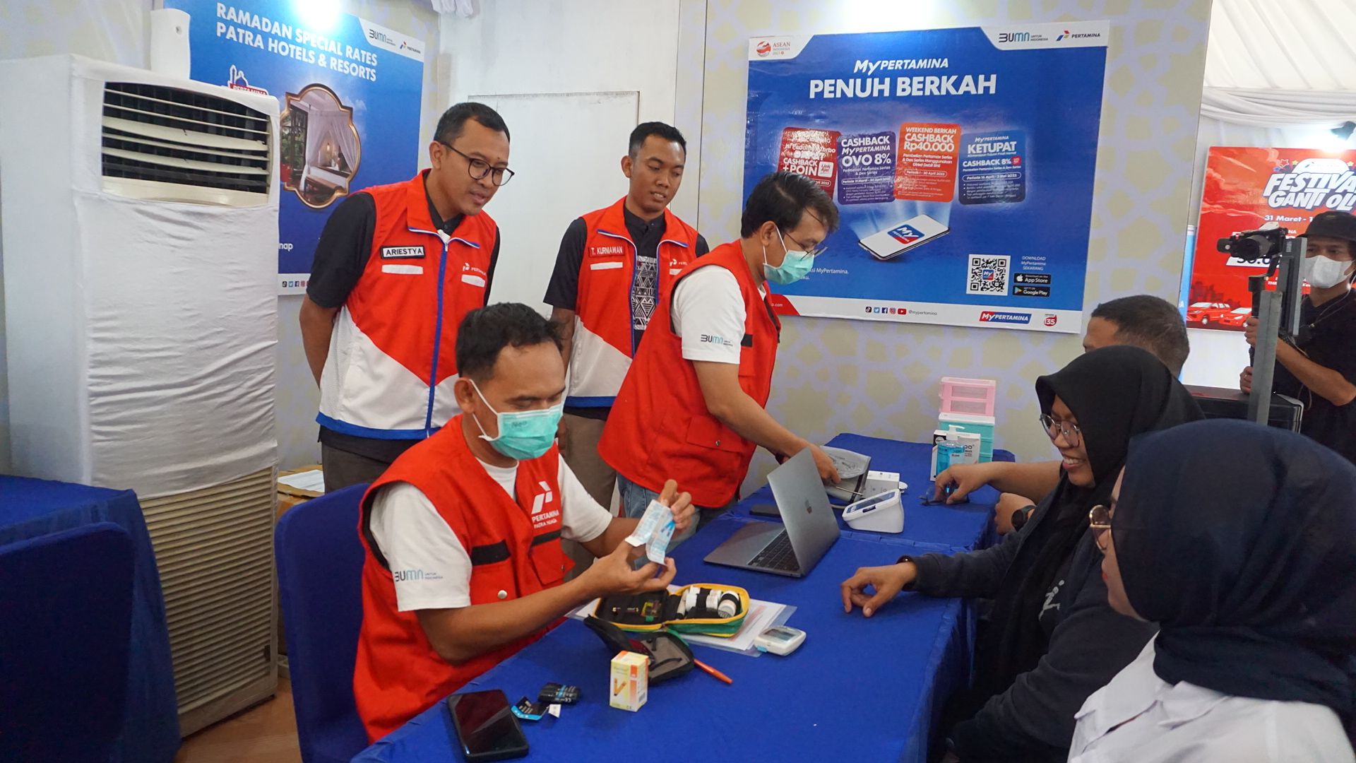 Cek kesehatan gratis di Rumah Pertamina Siaga di beberapa rest area. 