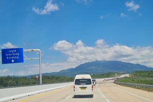 Jalan Tol Cisumdawu Seksi Cimalaka - Dawuan sepanjang 29,3 kilometer siap beroperasi fungsional untuk arus mudik Lebaran 2023.