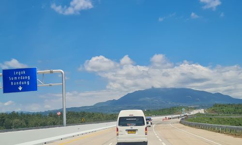 Jalan Tol Cisumdawu Seksi Cimalaka - Dawuan sepanjang 29,3 kilometer siap beroperasi fungsional untuk arus mudik Lebaran 2023.