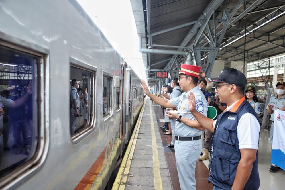 Kementerian Badan Usaha Milik Negara (BUMN) menggelar pelepasan  peserta Mudik Bersama BUMN 2023 moda transportasi kereta api. 