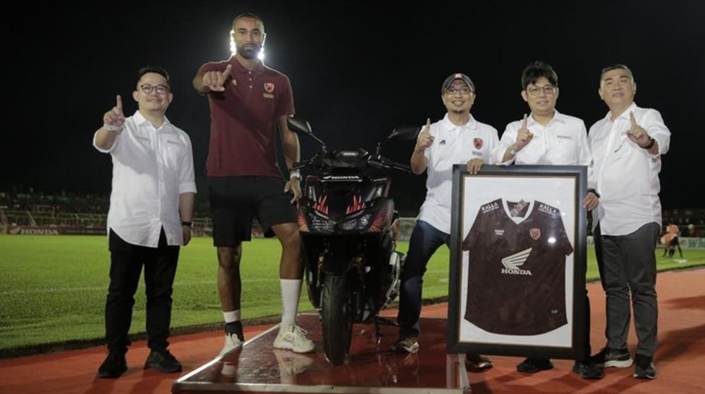 18-pemain-psm-makassar-mendapat-hadiah-motor-dari-honda_169.jpeg