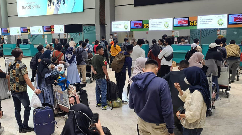 Bandara Mulai Padat - Panji 4.jpg