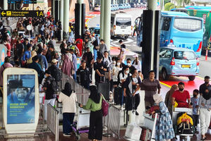 Bandara Mulai Padat - Panji 3.jpg