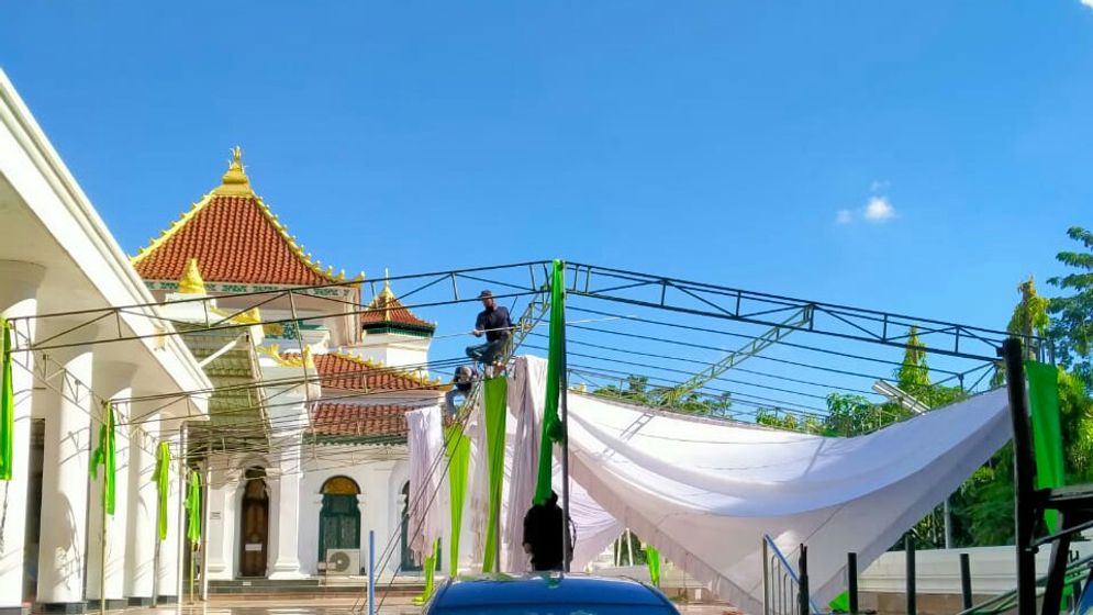 persiapan idul fitri masjid agung palembang