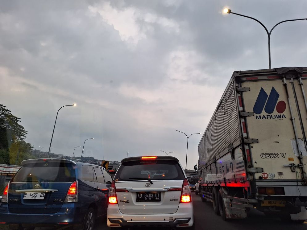 19 macet.jpg