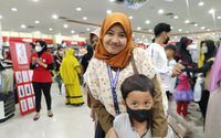 Yatim belanja di mall.jpg