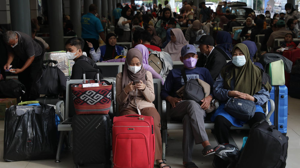 Arus Mudik Pasar Senen - Panji 3.JPG