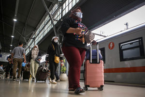 Arus Mudik Pasar Senen - Panji 6.JPG