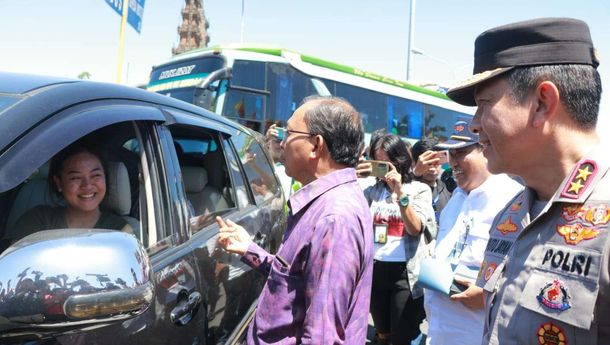 Gubernur Bali Koster Harapkan Pemudik dan Keluarga Bisa  Terlayani Baik selama Mudik Lebaran