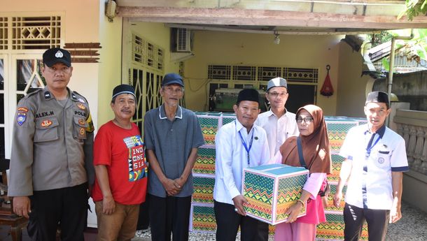 IIB Darmajaya Berbagi 79 Bingkisan Paket Lebaran