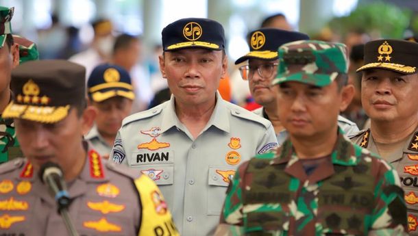 Rivan A. Purwantono Bersama Menhub dan Kapolri Tinjau Pelaksanaan Mudik di Stasiun Pasar Senen