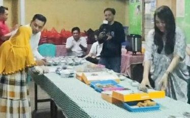 Kegiatan buka bersama yang dilakukan Ikatan NNS dan NNM dengan anak panti asuhan Assalam Manado. (Foto;Istimewa)